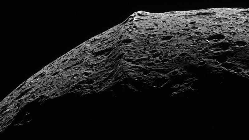 Iapetus Equatorial Ridge