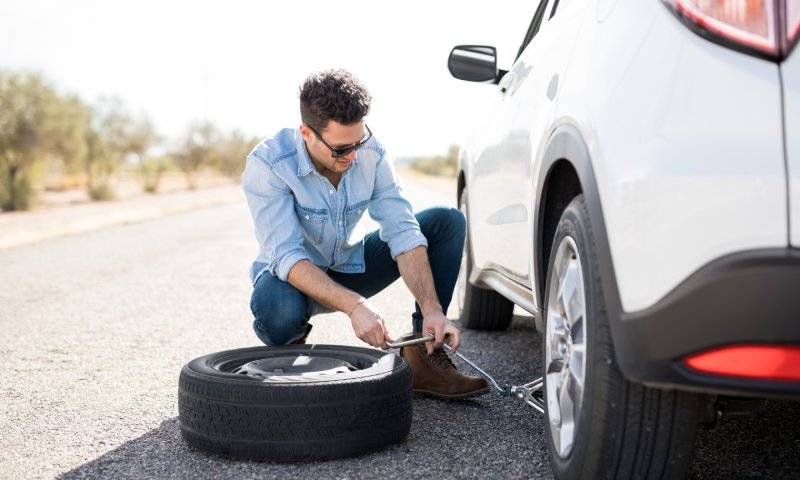 Safely Handle Flat Tire